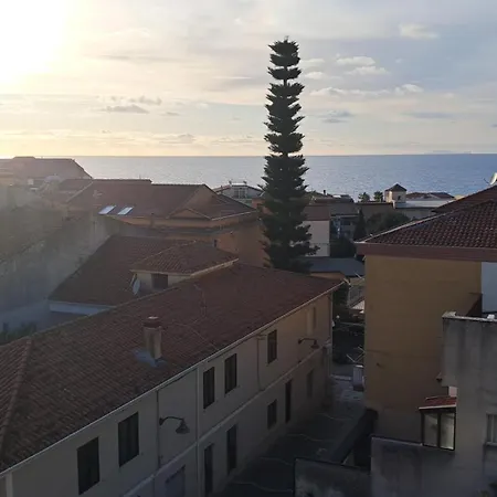 Enza Vacanze サンタ・マリア・ディ・カステッラバーテ